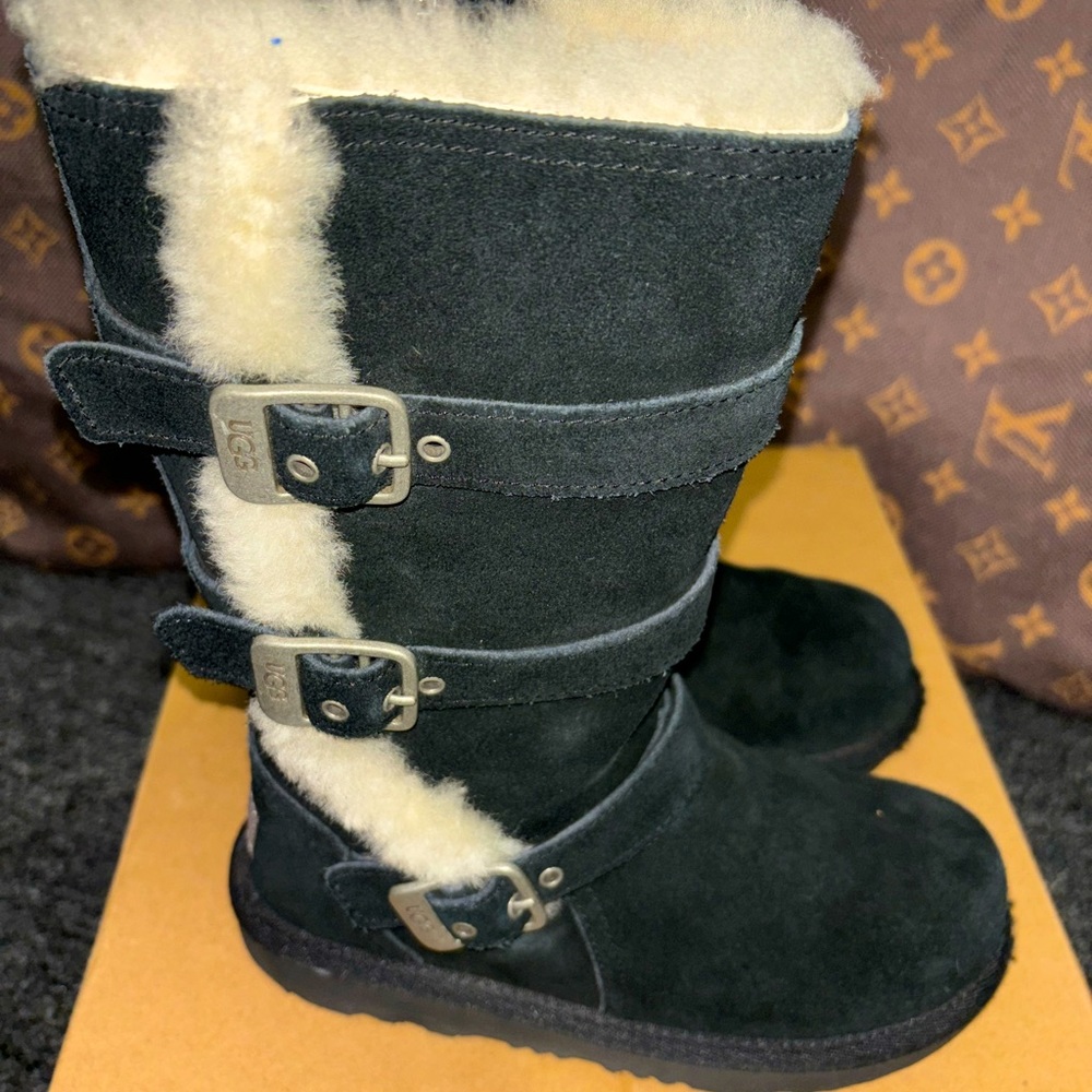 UGG - Picture 3 of 10